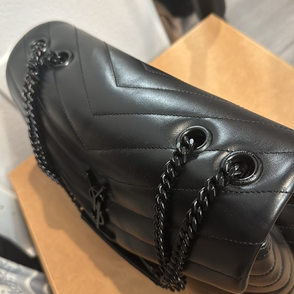 AUTHENTIC MEDIUM YSL LOULOU BAG
SO BLACK - Picture 9 of 12